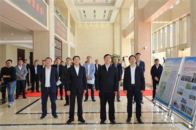 2020年11月，金華市委副書記、市長刑志宏來紅獅集團調研